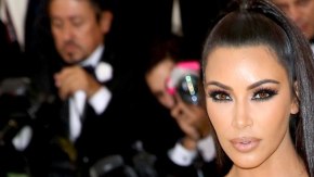 El dramático look que lució Kim Kardashian en la gala del Museo de la Academia.